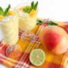 Kokos mango-smoothie, tropisch lente-ontbijt