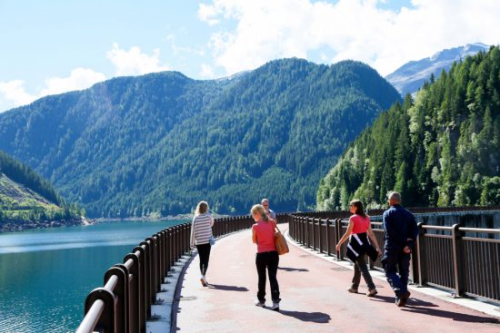 De Port Buso dam, een machtig bouwwerk voor het reguleren van water, duurzaam reizen, rondreis Trentino, Italie, duurzame, groen, groene