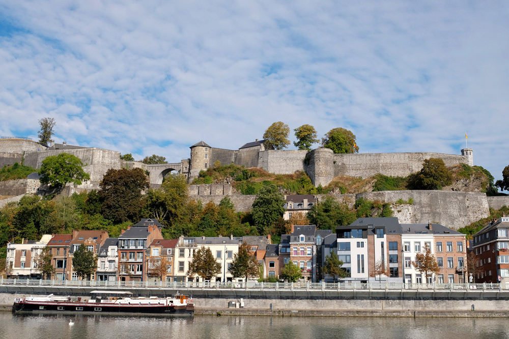 De Citadel van Namen torent boven de stad uit. duurzame stedentrip namen, Belgie, Namur, duurzame, weekendje weg, vintage, tweedehands, winkels