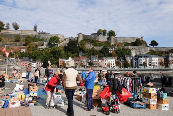 Koopjes scoren op de rommelmarkt op zondagochtend in Namen. duurzame stedentrip namen, Belgie, Namur, duurzame, weekendje weg, vintage, tweedehands, winkels