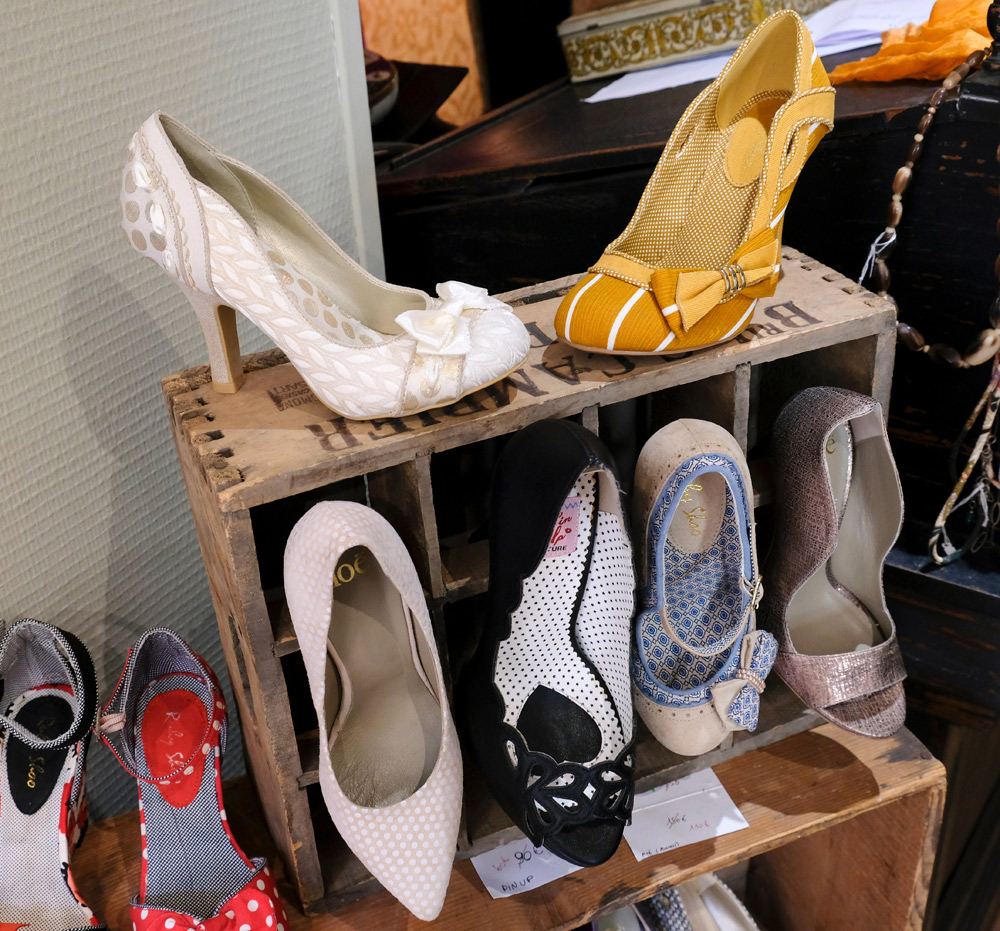 Vintage look maar spiksplinternieuwe schoenen bij Un p'tit coin de parapluie. duurzame stedentrip namen, Belgie, Namur, duurzame, weekendje weg, vintage, tweedehands, winkels