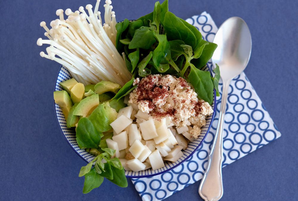 Poké bowl met aardpeer, enoki, Nieuw-Zeelandse spinazie en méér!