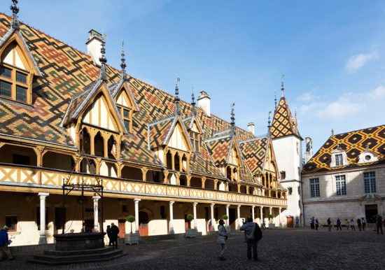 Hôtel Dieu, het flamboyante oude ziekenhuis in Beaune, Fietsen in de Bourgogne, Frankrijk