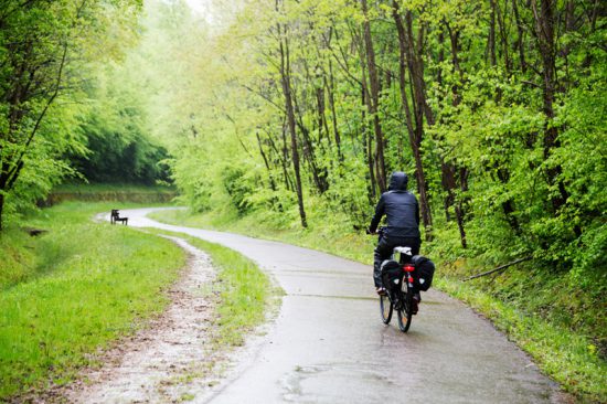 Yep, soms komt de regen met bakken uit de hemel in de Bourgogne, Fietsen in de Bourgogne, Frankrijk