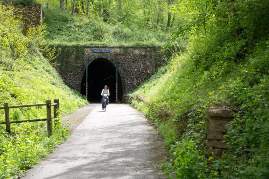 Na een tunnel is er weer daglicht: fietsen in de Bourgogne, Fietsen in de Bourgonge, Frankrijk