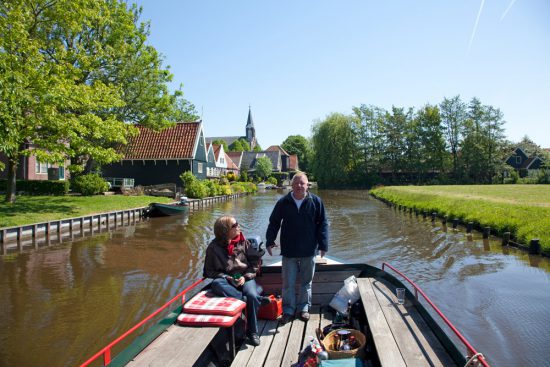 Wat een rust, met een kilometer of zes per uur varen door de polders. boottocht Eilandspolder, Noord-Holland, Nederland, varen, boottoer, excursie, boot