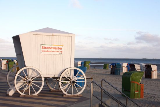 Een oude strandkar op het Waddeneiland Fohr. Rondreis Duitse Wadden, waddeneilanden, Duitsland, waddenzee, Fohr,