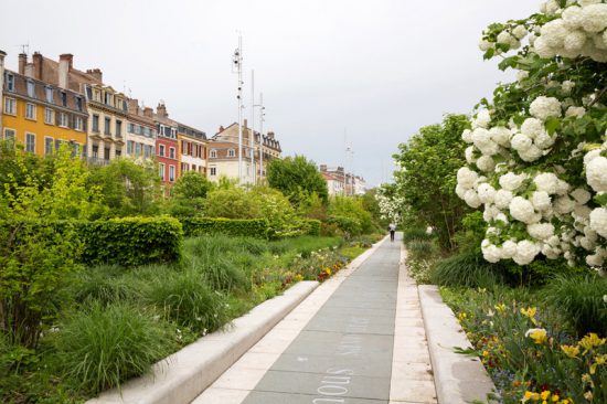 Relaxt fietsen in de stad Macon, Bourgogne, Fietsen in de Bourgonge, Frankrijk