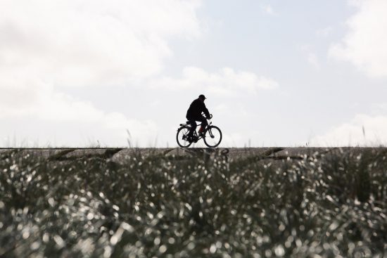 Hoe sterk is de eenzame fietser... op Sylt. Rondreis Duitse Wadden, waddeneilanden, Duitsland, waddenzee, Sylt