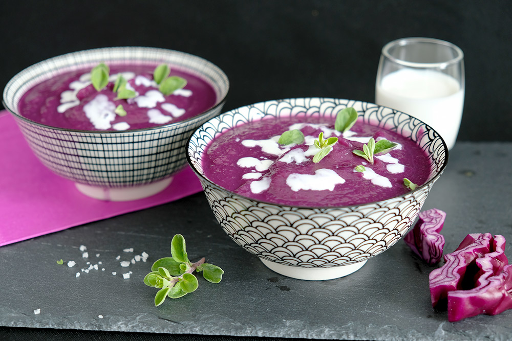 een eenvoudige, vegan rodekoolsoep