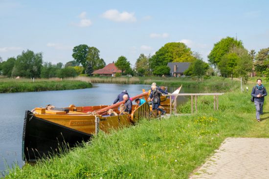 De Vechtezomp legt een uurtje aan in Laar, Duitsland. Fietsen door het Vechtdal van Duitsland naar Nederland, fietsvakantie