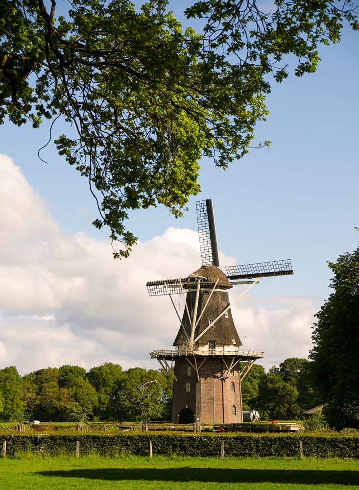 De Vilterse molen deed bijna 100 jaar dienst als korenmolen. Fietsen door het Vechtdal van Duitsland naar Nederland, fietsvakantie