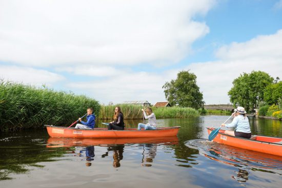 Bijna botsing tijdens de Wetlands Safari. Wetlands Safari, kano tour in Ilperveld, de groene achtertuin van Amsterdam, n