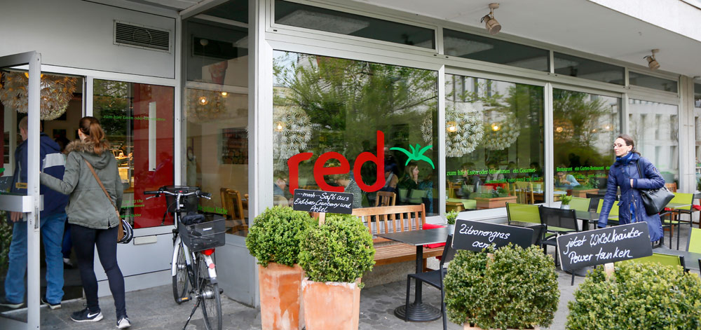 Lekker vegetarisch en vegan eten bij restaurant Red . Fietsen over de Bergstrasse bij Heidelberg, Duitsland