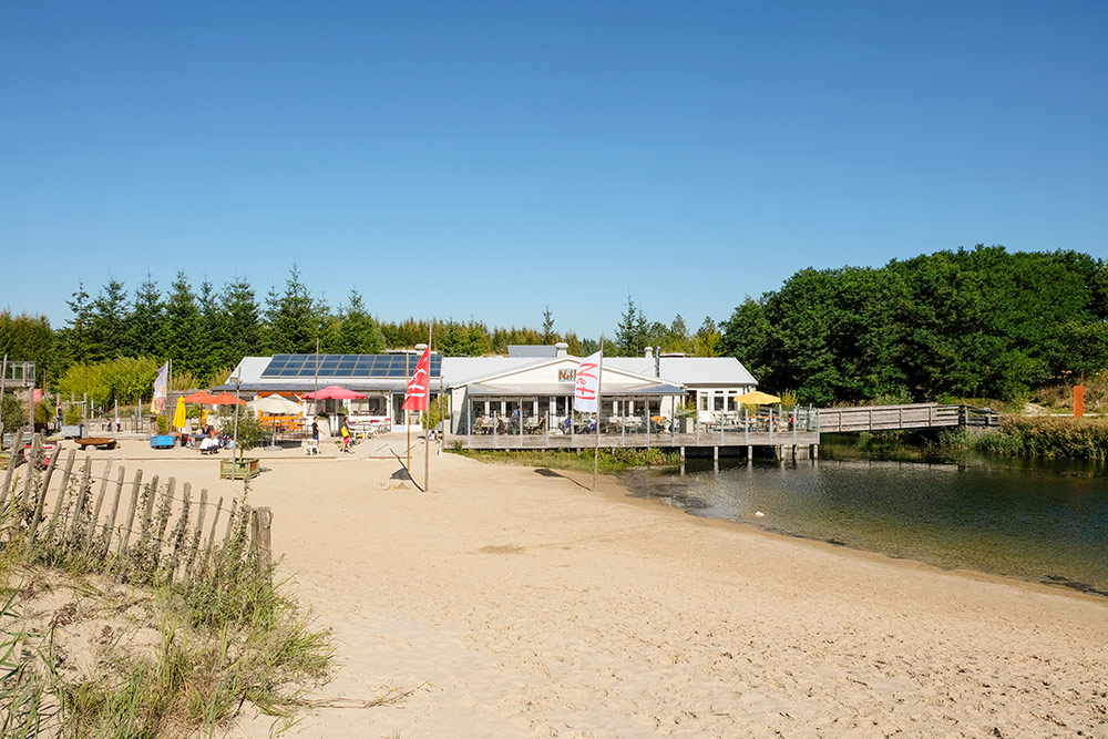 Middenin de Noordoostpolder waan je je aan het strand bij Netl. Flevoland