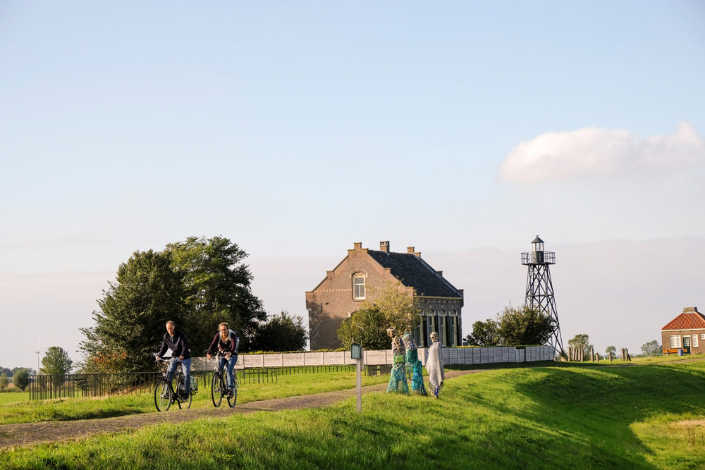 Schokland: Dwaalgasten van Karin van der Molen, land art route Dichter op het land. . Wandelen in Flevoland