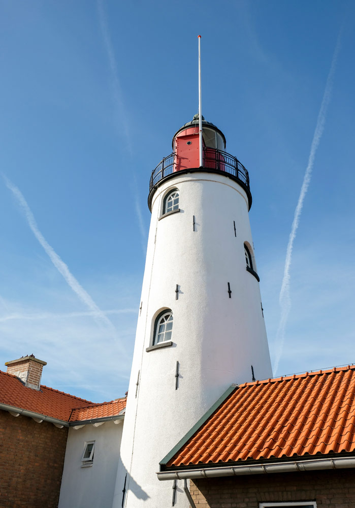 De vuurtoren van Urk is met pensioen maar blijft een mooi baken. Wandelen in Flevoland