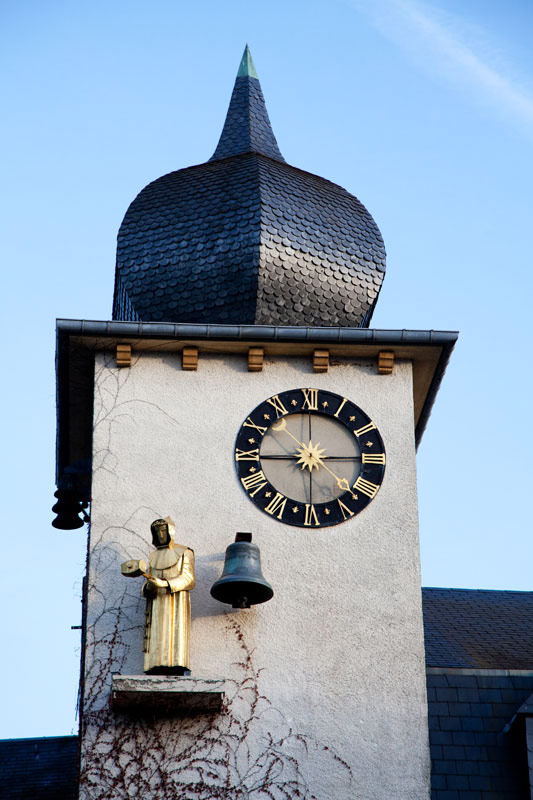 De klokkentoren bij het Gaume museum. Rondreis La Gaume, Wallonie, Belgie, hotspots, bezienswaardigheden, roadtrip