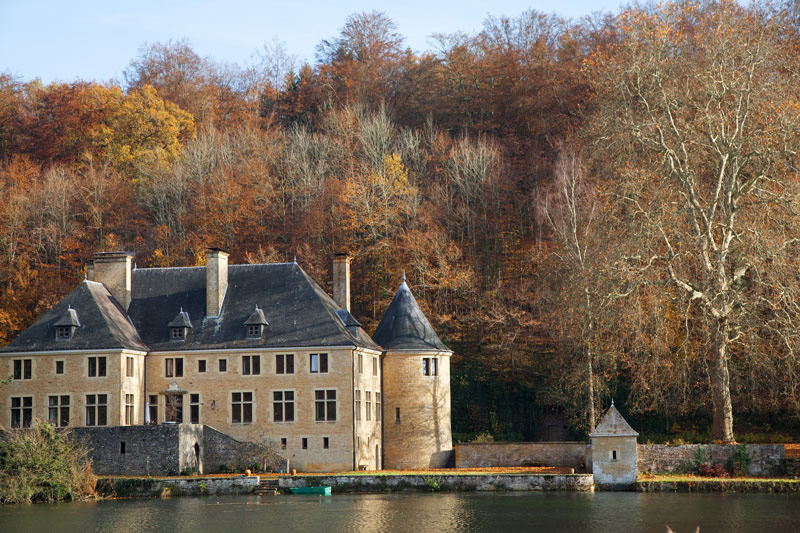 Orval in herfstkleuren. Rondreis La Gaume, Wallonie, Belgie, hotspots, bezienswaardigheden, roadtrip