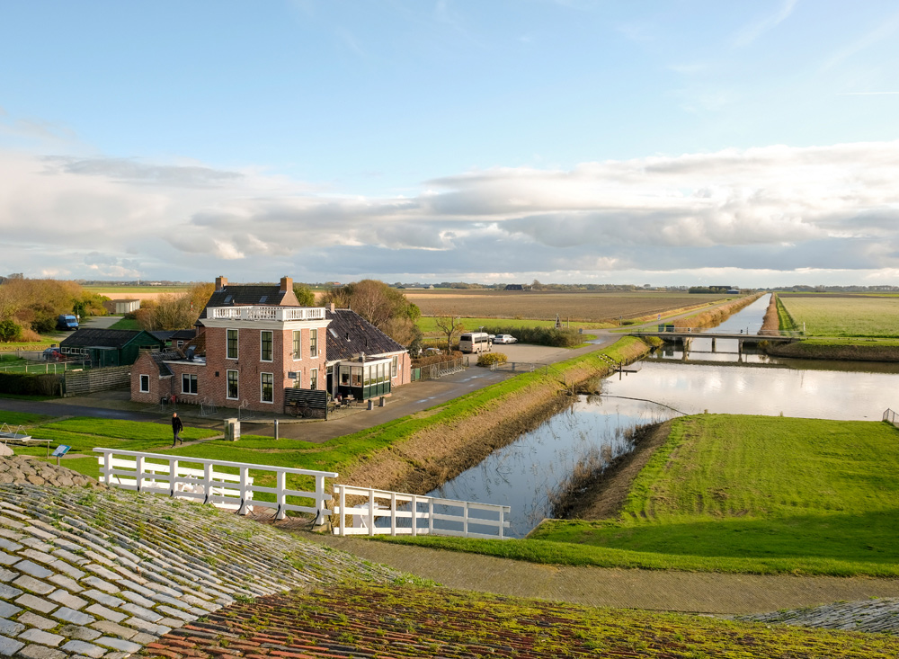 Café 't Zielhoes waar Bob Dylan koffie dronk. rondreis Waddenkust, Groningen, roadtrip