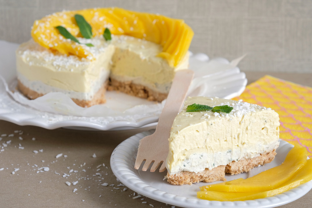 Recept voor plantaardige cheesecake met mango, munt en kokos. no bake vegan munt-mango cheesecake met kokos, taart, veganistisch, plantaardig