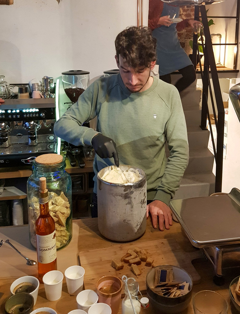 Vegan ijs eten bij Zuco in Dokkum. Rondreis Waddenkust, Friesland, Dokkum