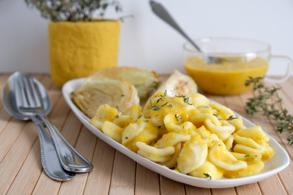 Pastasaus van gele paprika, paprikasaus, geroosterde venkel, vegan, veganistisch, plantaardig, plant-based