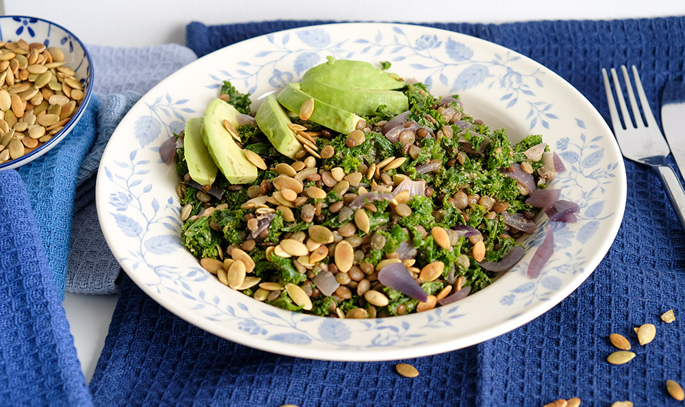 Een lekker winterse lunch: linzen-boerenkoolsalade