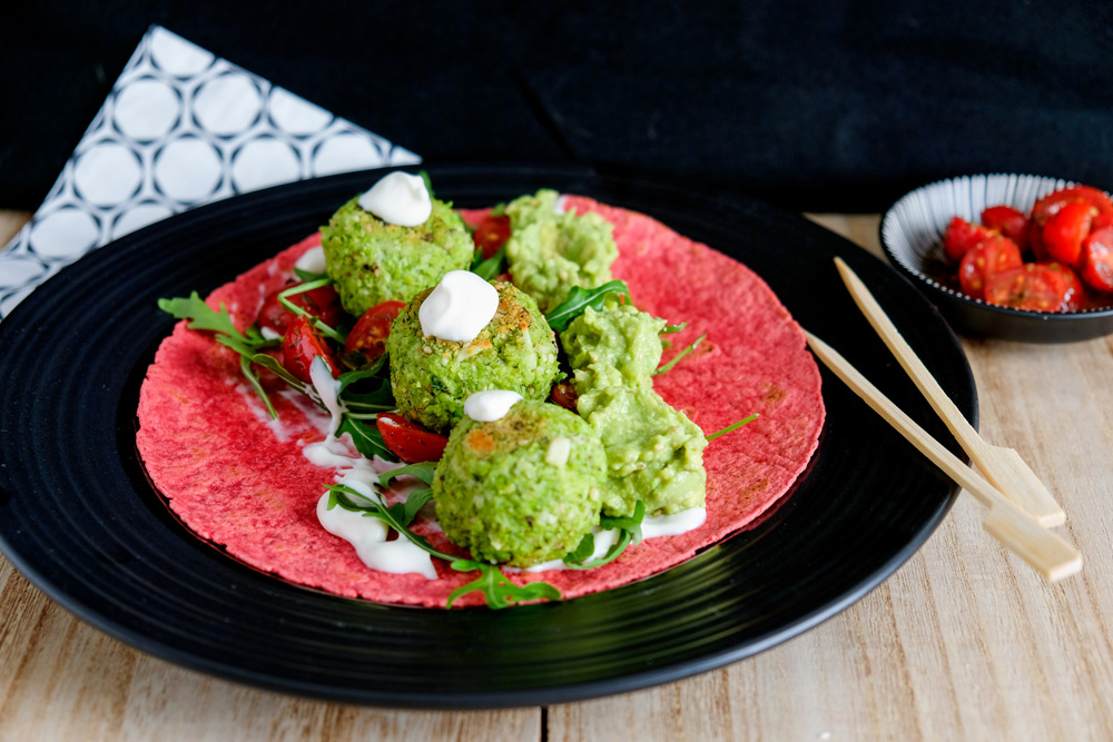 Edamame falafel met salade of in een wrap