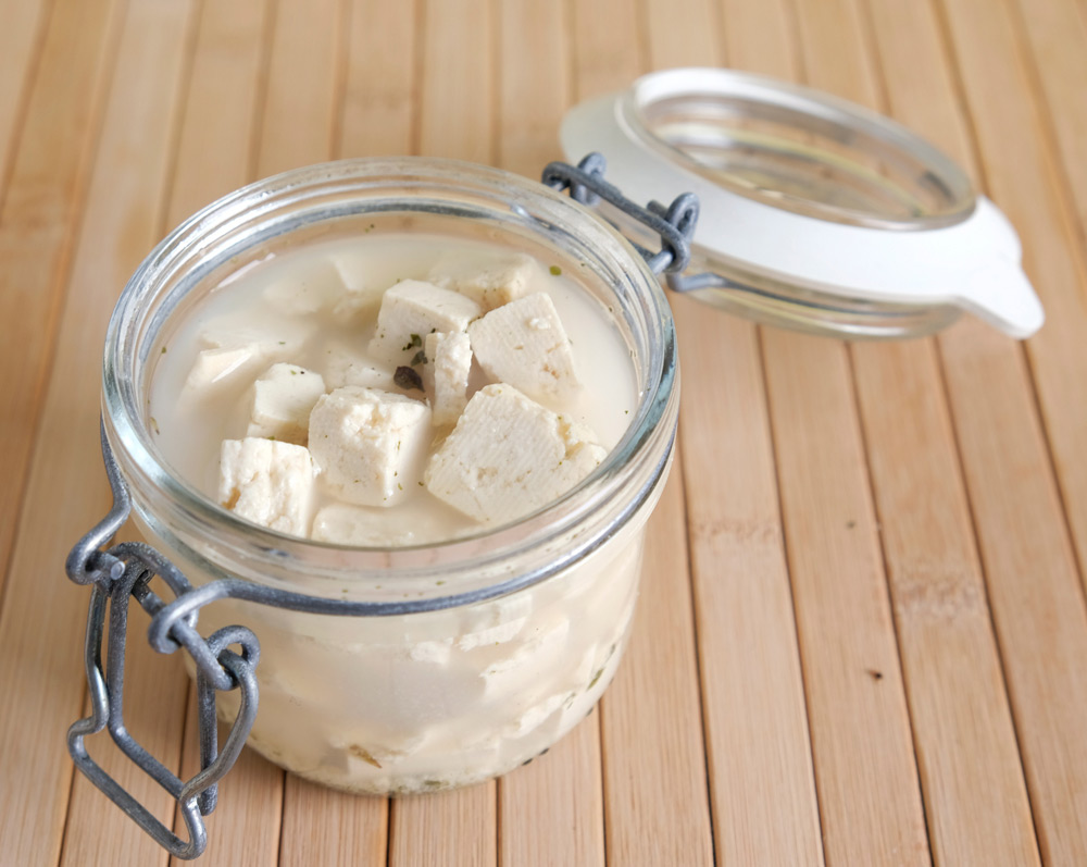 De tofu kimchi kun je nog zeker een maand in de koelkast bewaren, gefermenteerde tofu, fermenteren