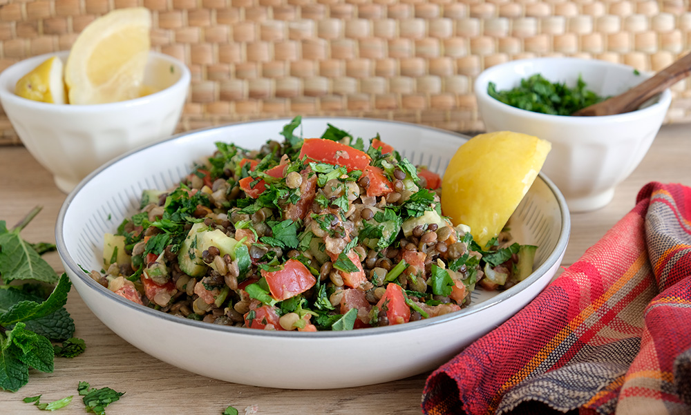 Vegan linzensalade met ingelegde citroen