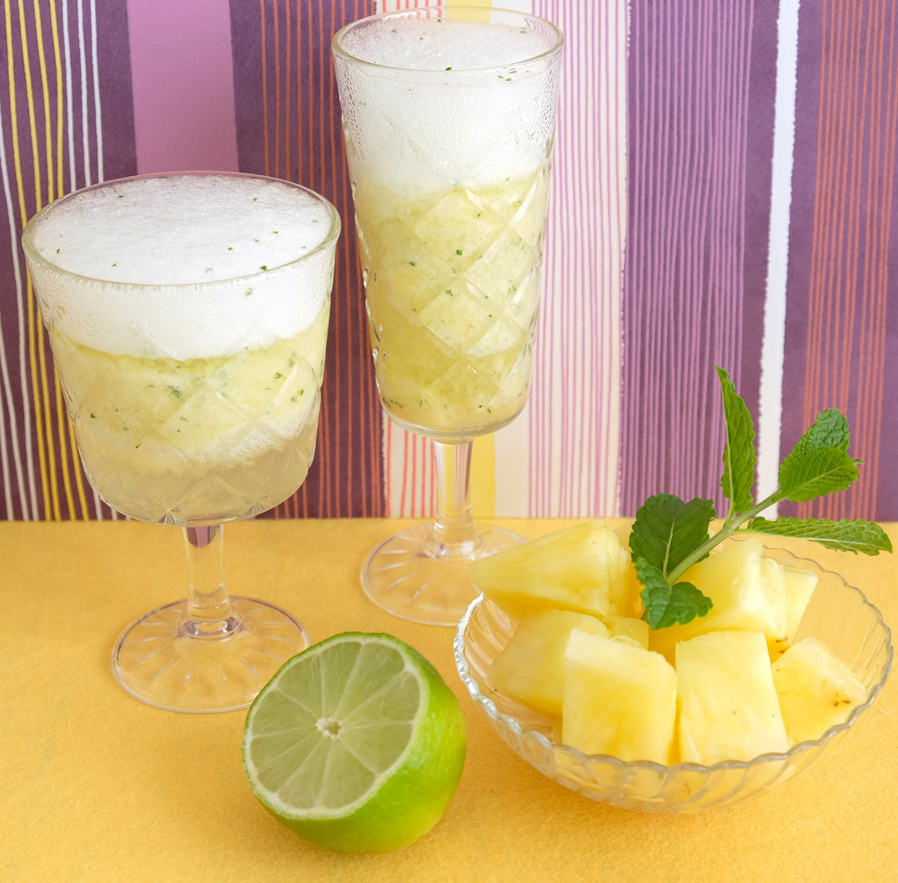 Ananas-mocktail met verse munt, mint