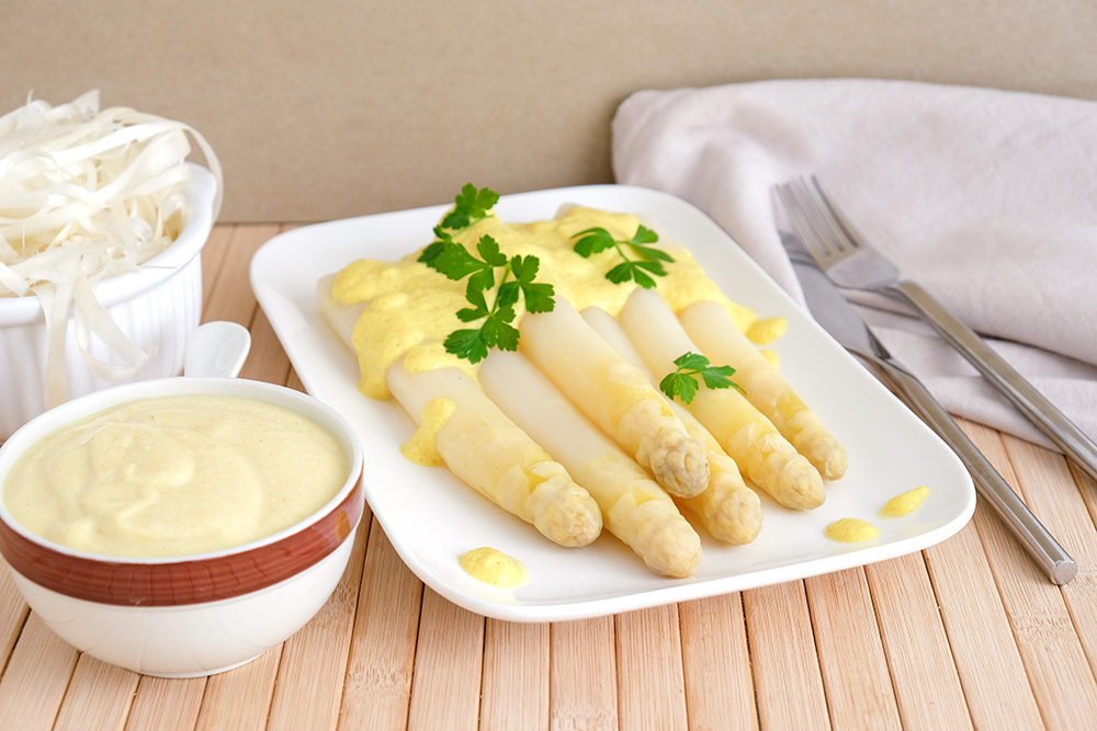 Asperges met vegan tofu-eisaus