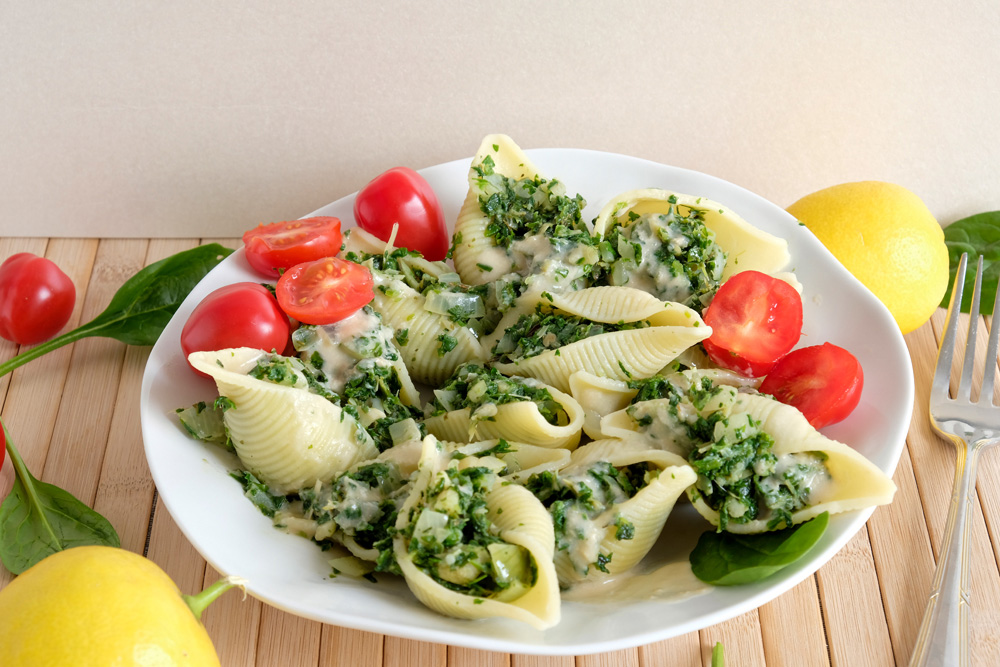 Spinazie-artisjok pasta met vegan kaassaus