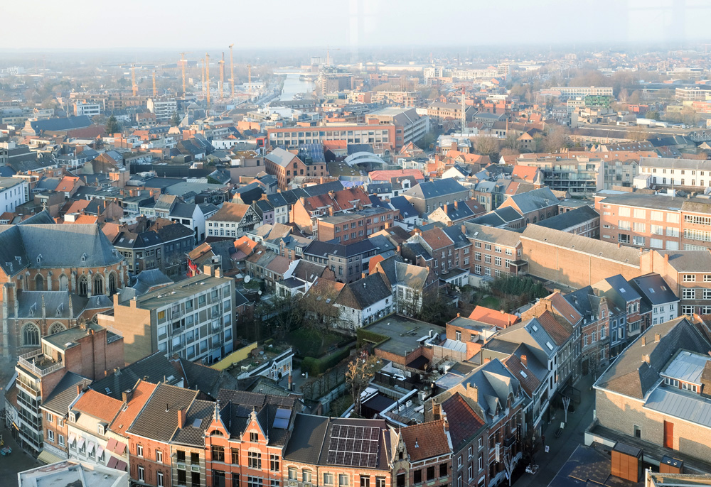 Vanaf de 19de verdieping is dit het uitzicht vanuit de Sky Lounge. Stedentrip Hasselt, Belgie, hotspots, wandelingen, winkels, winkelen, tips, wandelen