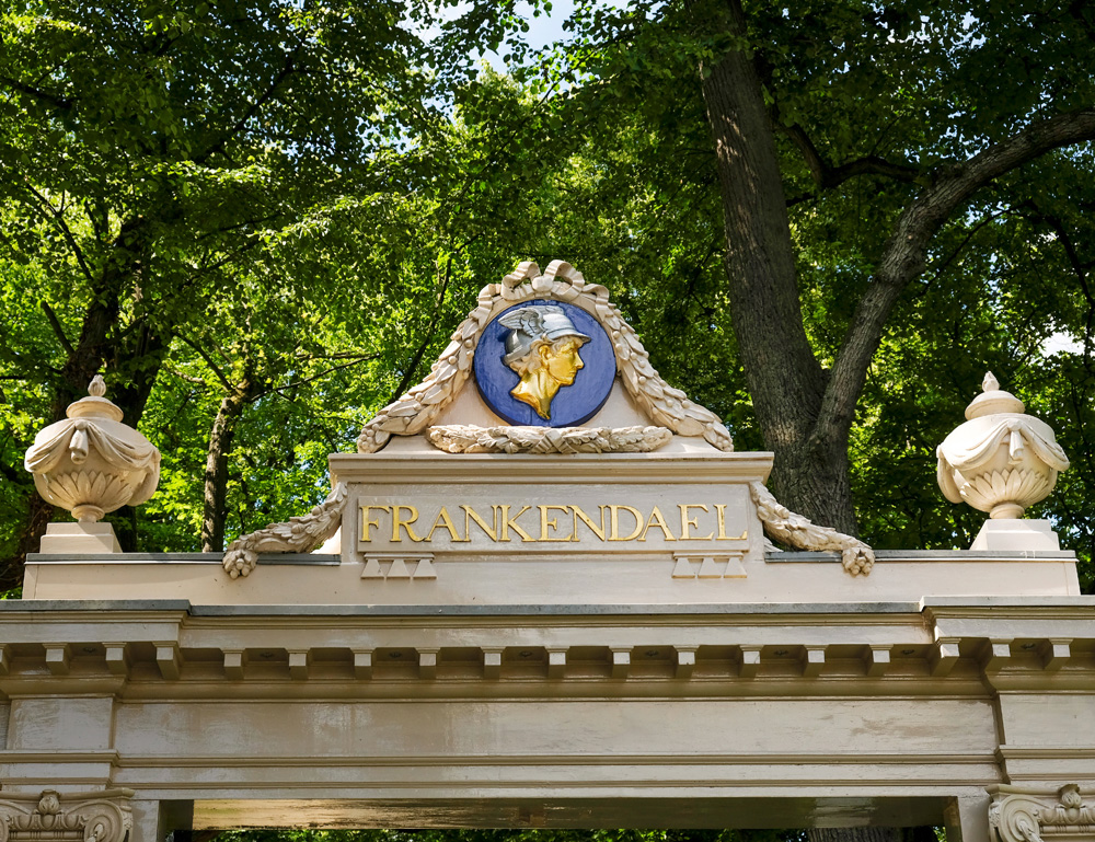 Eén van de entrees van Park Frankendael. Park Frankendael in Amsterdam Watergraafsmeer. Groen in de stad.