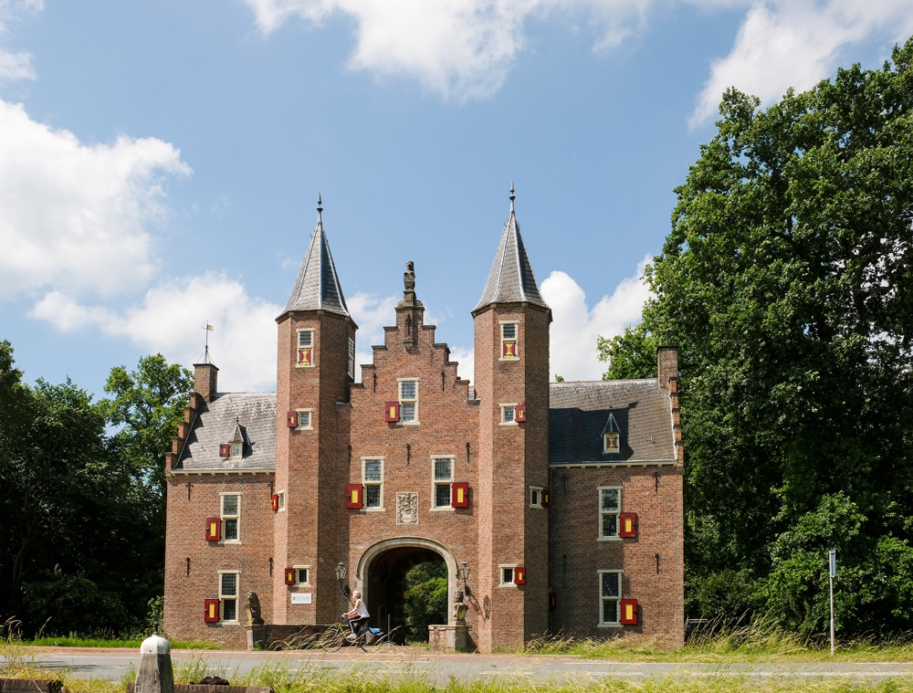 Een van de toegangspoorten tot universiteit Nyenrode