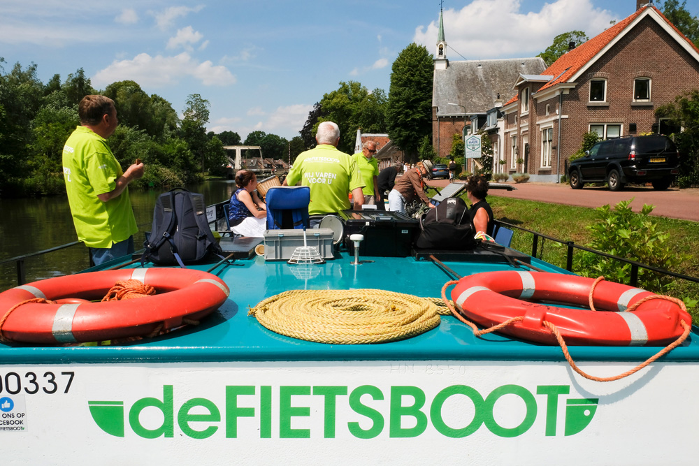 De Fietsboot vaart over de Vecht op het stuk tussen Nieuwersluis en Oud-Zuilen met stops in Breukelen en Maarssen