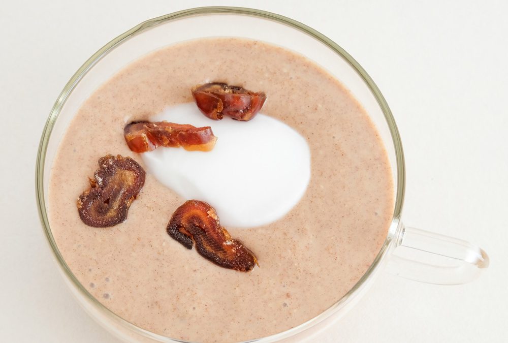 Kruidige dadelsmoothie met kokos