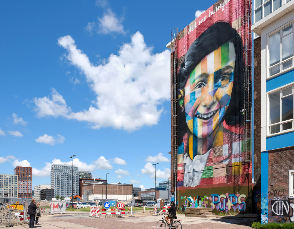 Anne Frank op de gevel van wat ooit een street art museum moet worden. Wandelroute Amsterdam-Noord, wandelen, duurzaam