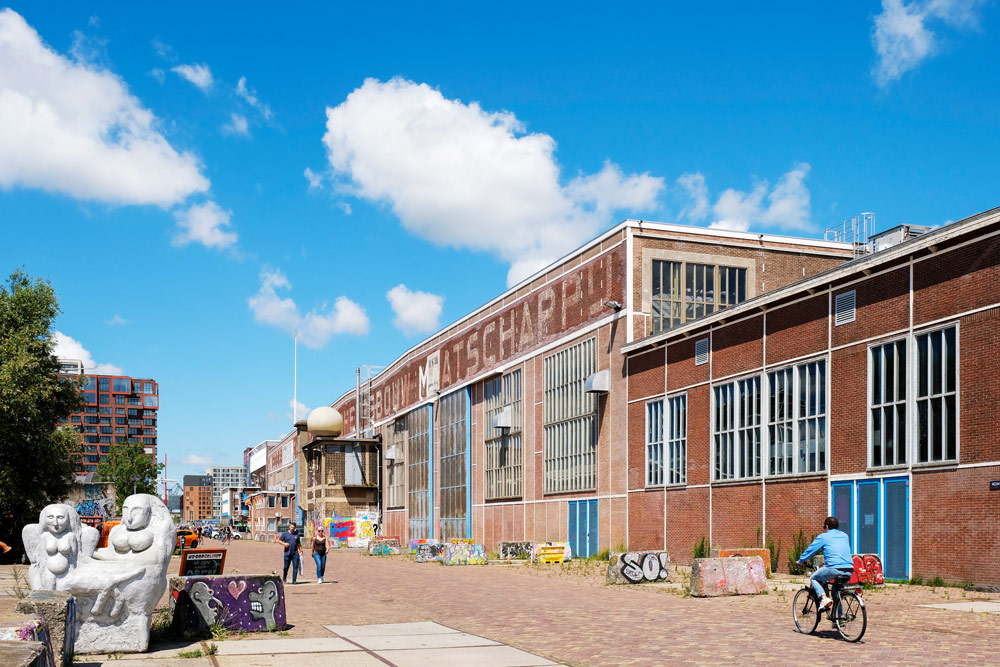 We lopen verder richting Noorderlicht. Wandelroute Amsterdam-Noord, wandelen, duurzaam