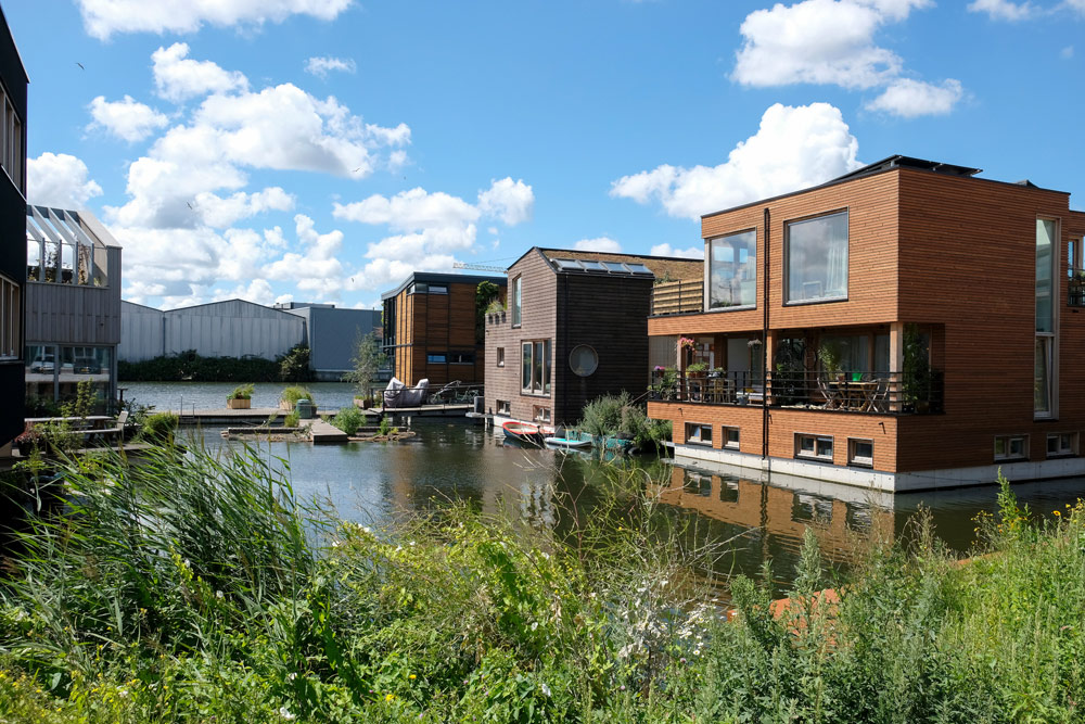 Duurzame, drijvende woonwijk Schoonschip. Wandelroute Amsterdam-Noord, wandelen, duurzaam