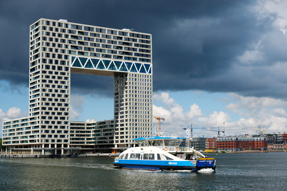 Neem bij Pontsteiger de pont naar Amsterdam-Noord. Wandelroute Amsterdam-Noord, wandelen, duurzaam