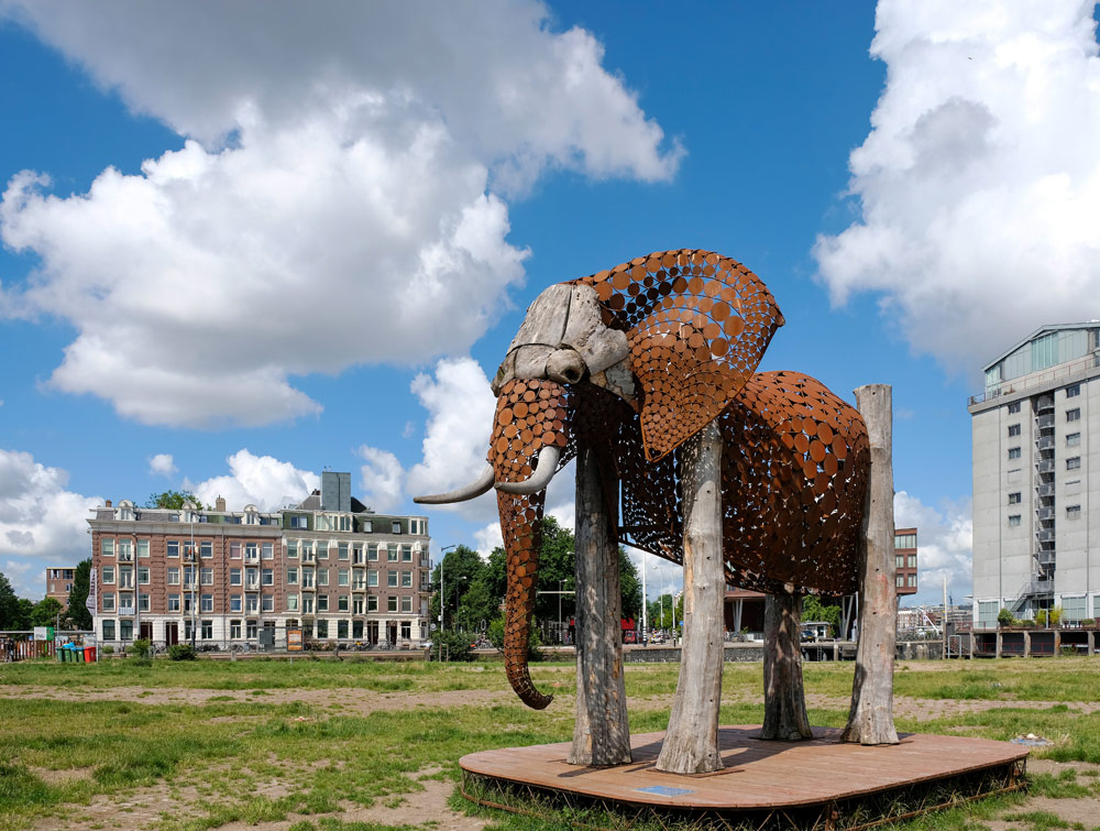 Het Stenen Hoofd met een kunstwerk van Jantien Mook. Wandelroute Amsterdam-Noord, wandelen, duurzaam