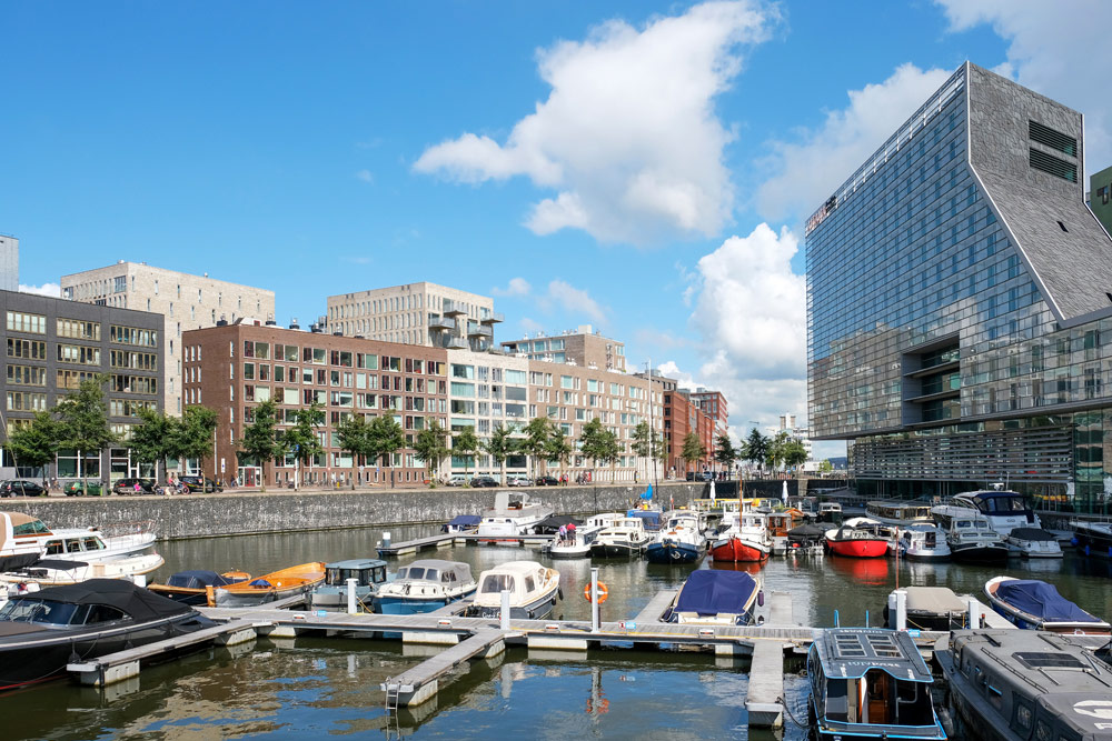 Het Westerdok is de afgelopen jaren enorm veranderd. . Wandelroute Amsterdam-Noord, wandelen, duurzaam