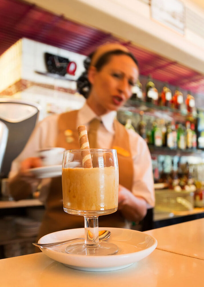 In Puglia is een goede en bijzondere koffie overal verkrijgbaar. Lecce, Puglia, Italie, rondreis door de hak