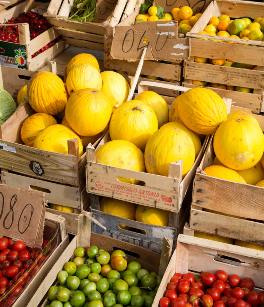 Vers fruit en verse groenten in Martina Franca. Puglia, Italie, rondreis door de hak